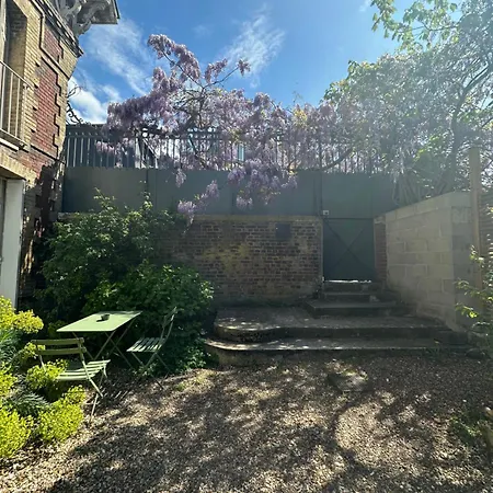 La Convivium Guest house